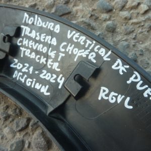 moldura tracker 2021 2023 de puerta trasera vertical chofer