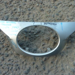 moldura bisel logo emblema toyota yaris 2019 2021 daños