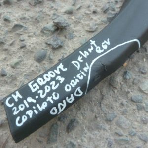 Moldura groove 2019 2023 tapabarro delantera copiloto daños