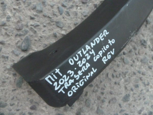 Moldura mitsubishi outlander 2023 2024 costado trasero copiloto - Imagen 2