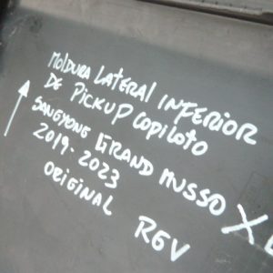 moldura grand musso xl 2019 2023 inferior costado tras copiloto