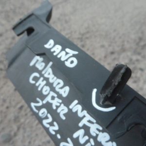 moldura navara 2022 2024 inferior parach trasera chofer daño