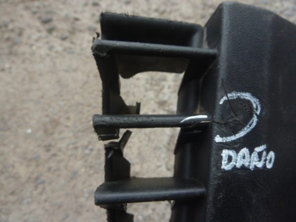 moldura tapa bisel neblinero passat 2002 2004 chofer daños - Imagen 2