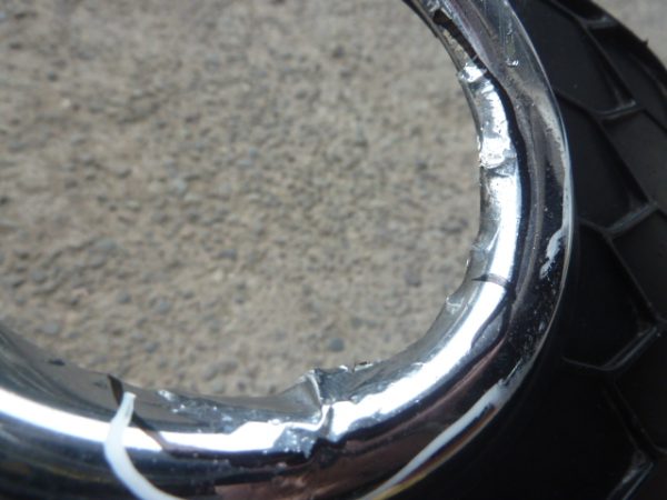 moldura tapa bisel neblinero sentra b17 2017-19 chofer daños - Imagen 2