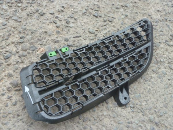 moldura tapa de parachoque volkswagen touareg 2008-09 copiloto - Imagen 2