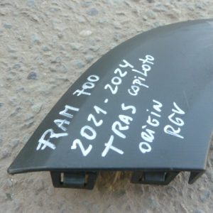 Moldura ram 700 2021 2024 trasera copiloto daños