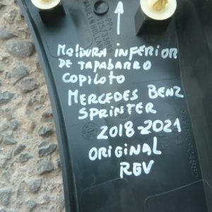moldura mb sprinter 2018 2021 inferior de tapabarro copiloto