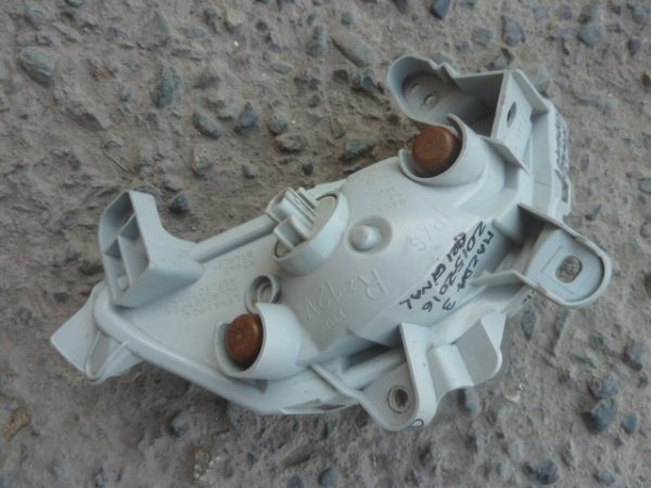 foco intermitente parachoque mazda 3 2015 2016 copiloto original - Imagen 2