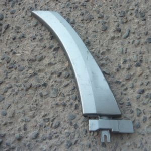 Moldura legacy sedan 2008-09 inferior costado tras copiloto daños