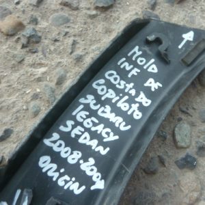 Moldura legacy sedan 2008-09 inferior costado tras copiloto daños