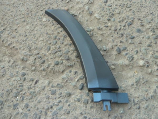 Moldura legacy sedan 2008-09 inferior costado tras copiloto daños