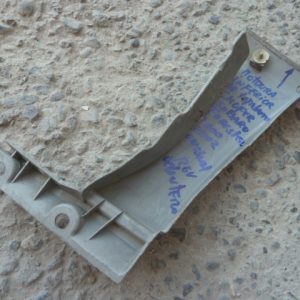 Moldura subaru forester 2000 2002 inferior tapabarro chofer