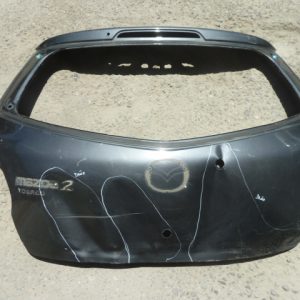 portalon mazda 2 hatchback 2007 2013 – abollado dañado