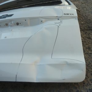 portalon chevrolet n400 2020 2021 2022 2024 – abollado dañado