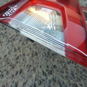 Foco navara 2022 2023 tras copiloto halog/leds buenos – daño mica