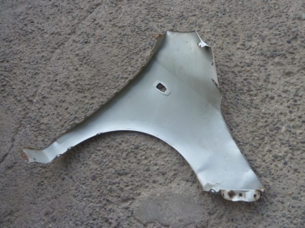 tapabarro hyundai i10 2008 2009 2010 2012 chofer con daños - Imagen 4