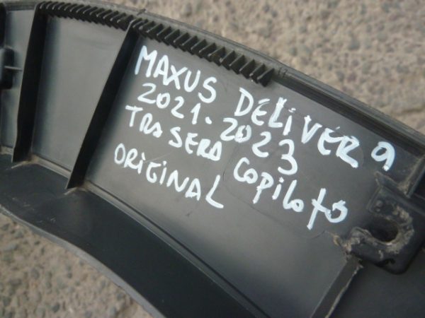 moldura maxus deliver 9 2021 2023 trasero copiloto daños - Imagen 3