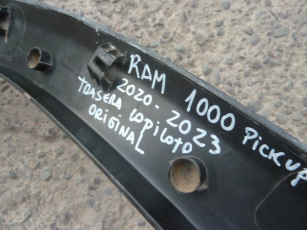 moldura ram 1000 ram1000 2020 2013 pick up  trasero copiloto daños - Imagen 2