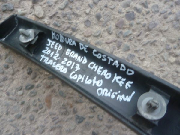 moldura grand cherokee 2012 2014 costado trasero copiloto daños - Imagen 2