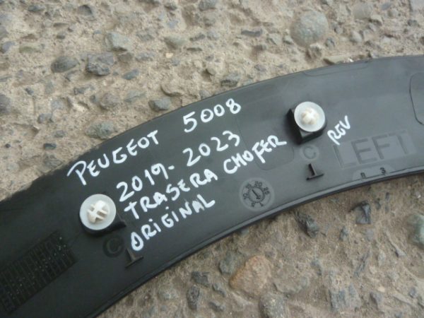 moldura paso rueda peugeot 5008 2019 2023 trasera chofer daños - Imagen 3