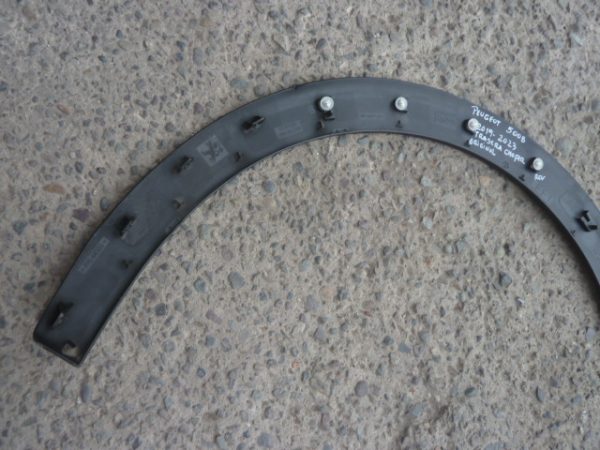 moldura paso rueda peugeot 5008 2019 2023 trasera chofer daños - Imagen 4
