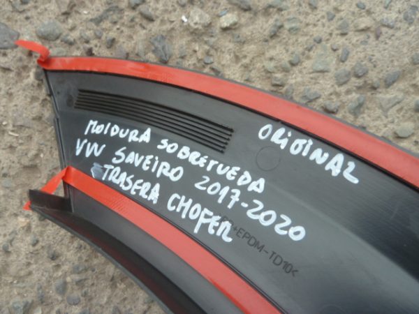 moldura paso rueda saveiro 2017 2020 trasera chofer - Imagen 2