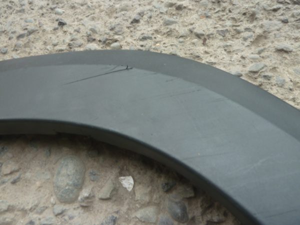moldura paso rueda kuv 100 kuv100 19-22 del copiloto daños - Imagen 3