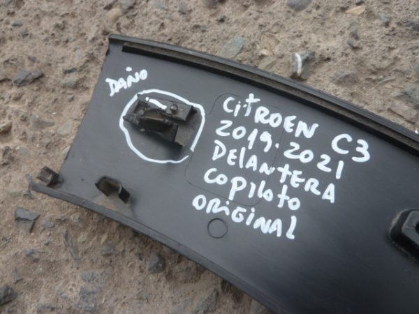 moldura paso rueda citroen c3 2019 2021 del copiloto daños - Imagen 3