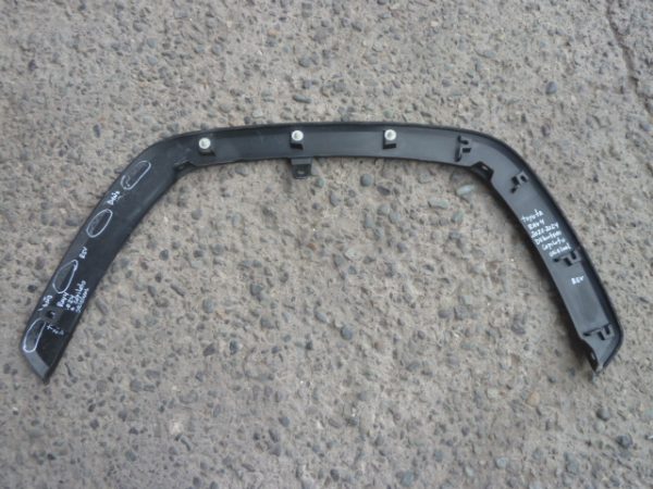 moldura paso rueda toyota rav4 2021 2024 del copiloto daños - Imagen 4