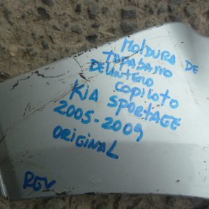 moldura paso rueda kia sportage 2005 2009 del copiloto daños