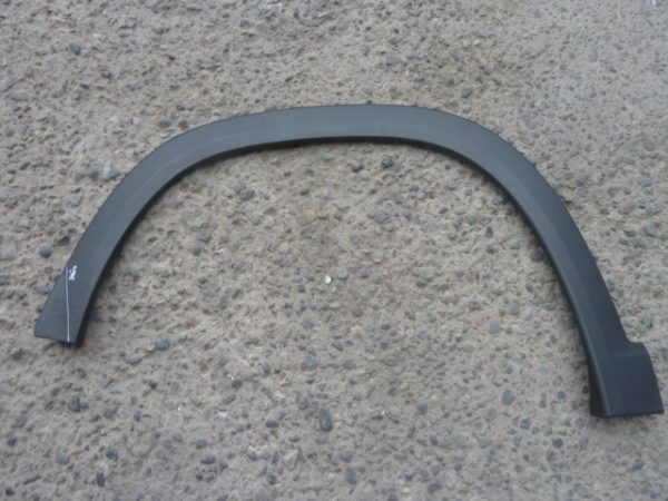 moldura paso de rueda tracker 2021 2023 delantera chofer daños