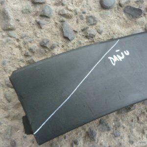 moldura paso de rueda tracker 2021 2023 delantera chofer daños