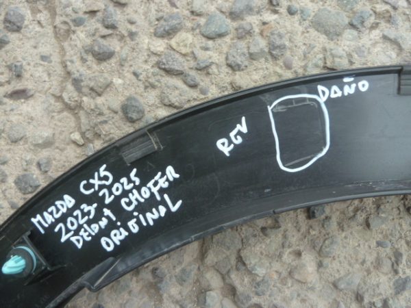 moldura paso de rueda mazda cx5 2023 2025 delantera chofer daños - Imagen 3