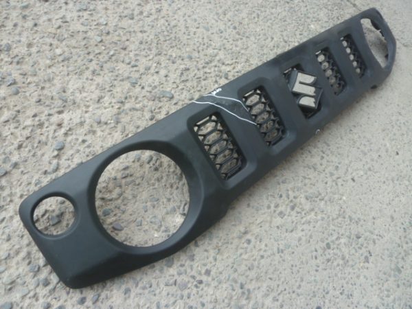 mascara suzuki jimny 2020 2021 2022 2023 2024 - dañada - Imagen 2