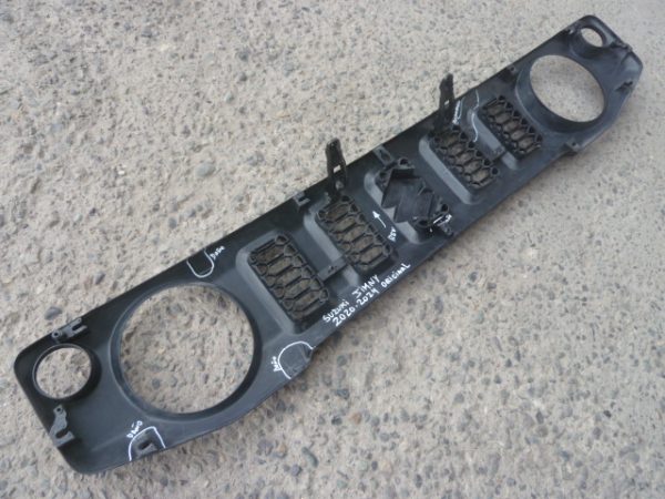 mascara suzuki jimny 2020 2021 2022 2023 2024 - dañada - Imagen 5