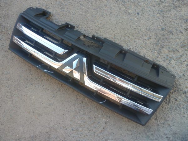 mascara  mitsubishi montero 2009 2010 daños - dañada - Imagen 2