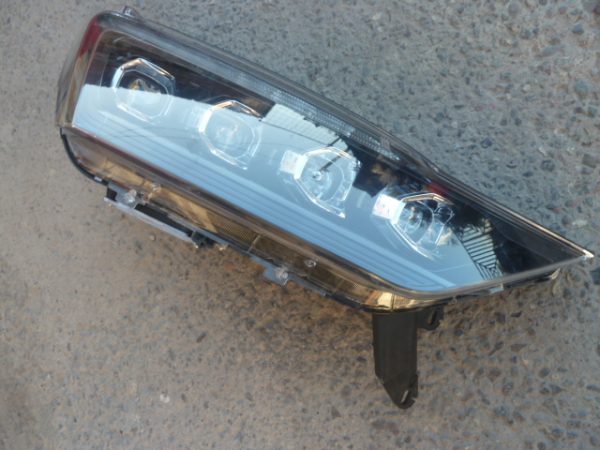optico rexton glx 2022 2023 2024 copiloto full leds malos  - dañado - Imagen 3