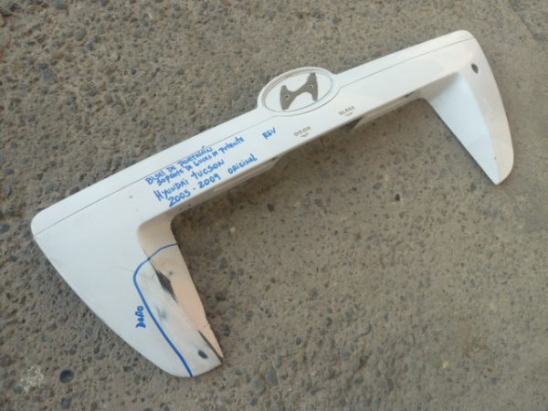 moldura portalon hyundai tucson 2005 2009 soporte luces patente daños - Imagen 2