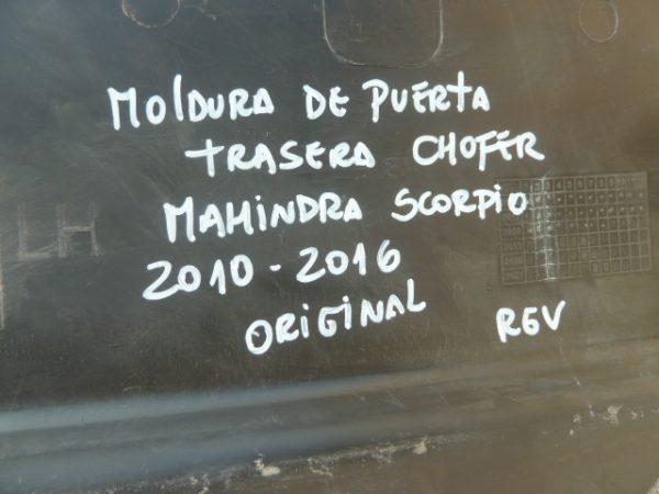 moldura mahindra scorpio 2011 2017 puerta trasera chofer daños - Imagen 4