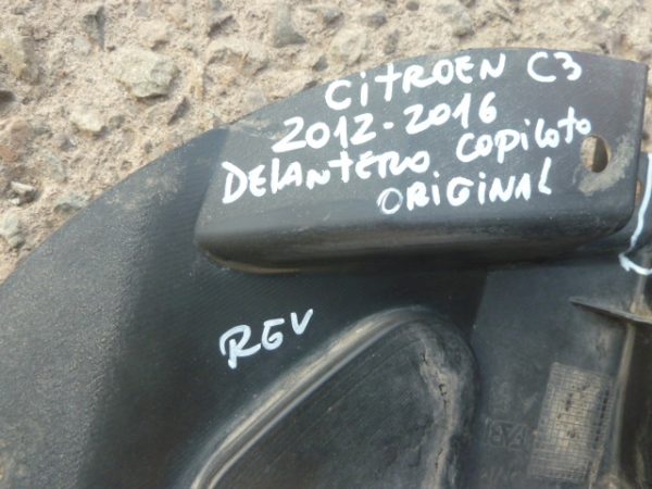 Guardafango citroen c3 2012 2016 delantero copiloto dañado - Imagen 2
