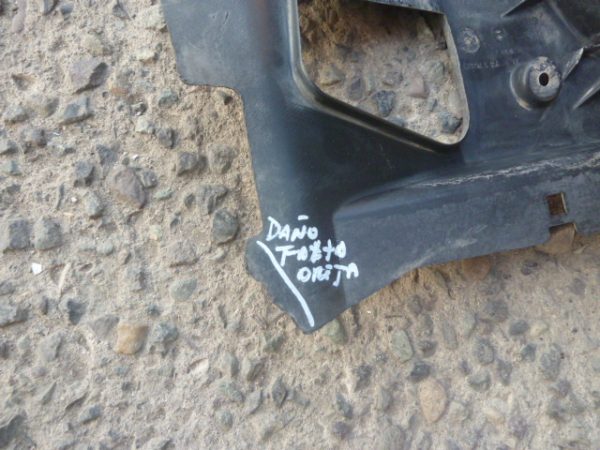 Guardafango citroen c3 2012 2016 delantero copiloto dañado - Imagen 5
