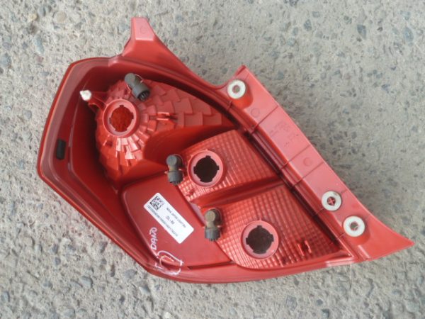 Foco suzuki celerio 2016 2019 original trasero copiloto daños - Imagen 3