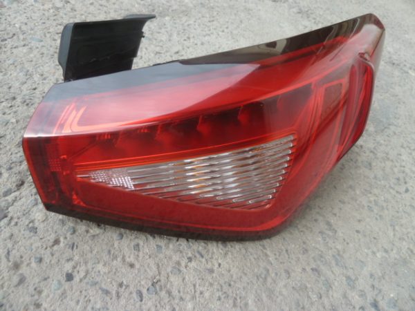 Foco fiat cronos 2020 2023 halg/leds  original trasero copiloto daños - Imagen 4