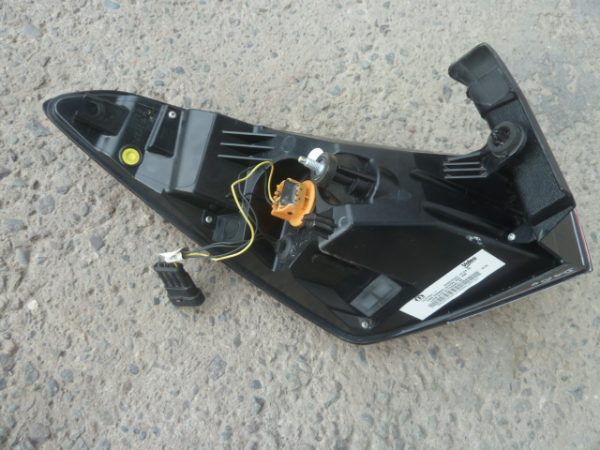 Foco fiat cronos 2020 2023 halg/leds  original trasero copiloto daños - Imagen 6