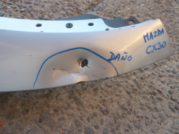moldura continunacion de capot cubre frontal mazda cx30 20-23 dañado - Imagen 4