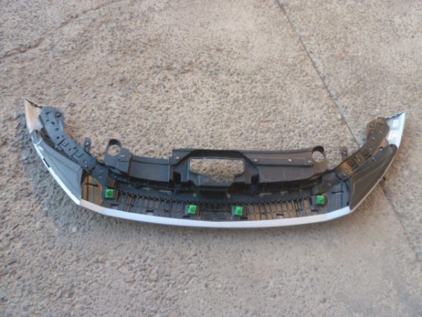 moldura continunacion de capot cubre frontal mazda cx30 20-23 dañado - Imagen 3