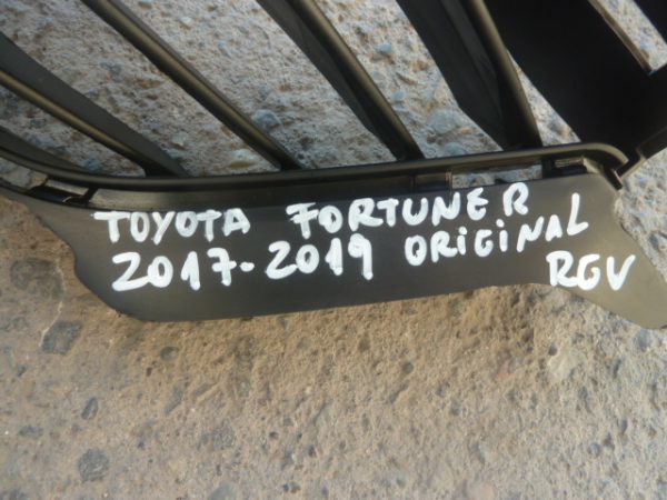 rejilla de parachoque toyota fortuner 2017 2019 daños - Imagen 3