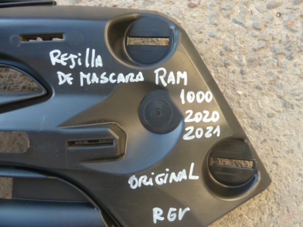 rejilla de mascara ram 1000 2020 2021 original con daños - Imagen 4