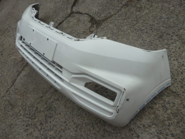 parachoque chevrolet n400 2021 2024 delantero con daños - Imagen 4
