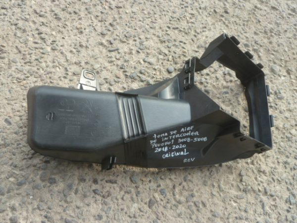 Toma de aire intercooler peugeot 3008  5008 2018 2020